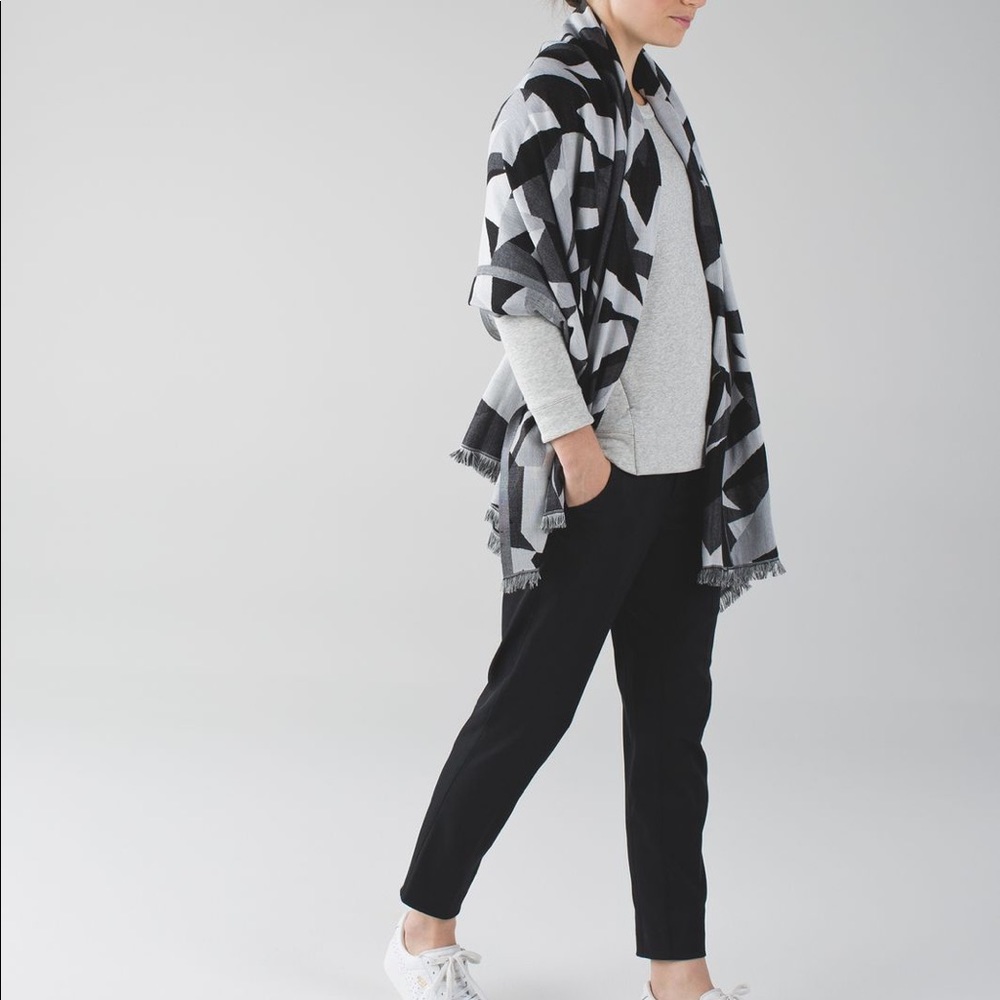 Lululemon Sit In Silence Scarf Shawl Poncho Wrap
Pretty Pyramid Silver Fox Multi